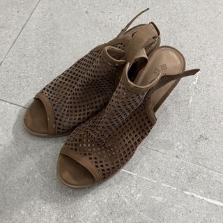 (Category: ) located in . Submitted by shopsofiascloset (Listing ID 1434286371, Image 1). Description: .