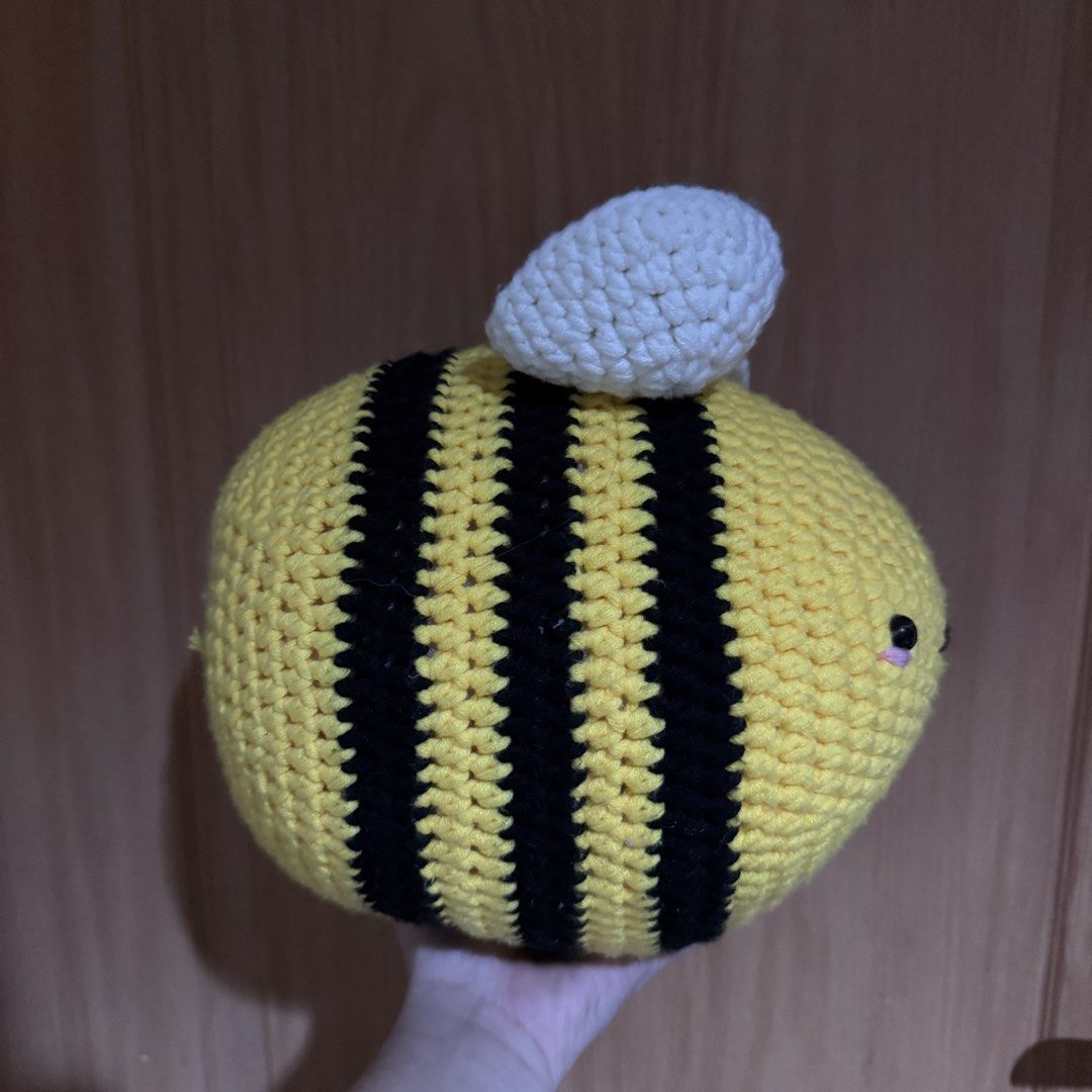 Bumblebee Crochet (XL) (Category: Longsleeves) located in Manila. Submitted by implusive_closet (Listing ID 1434294625, Image 2). Description: .