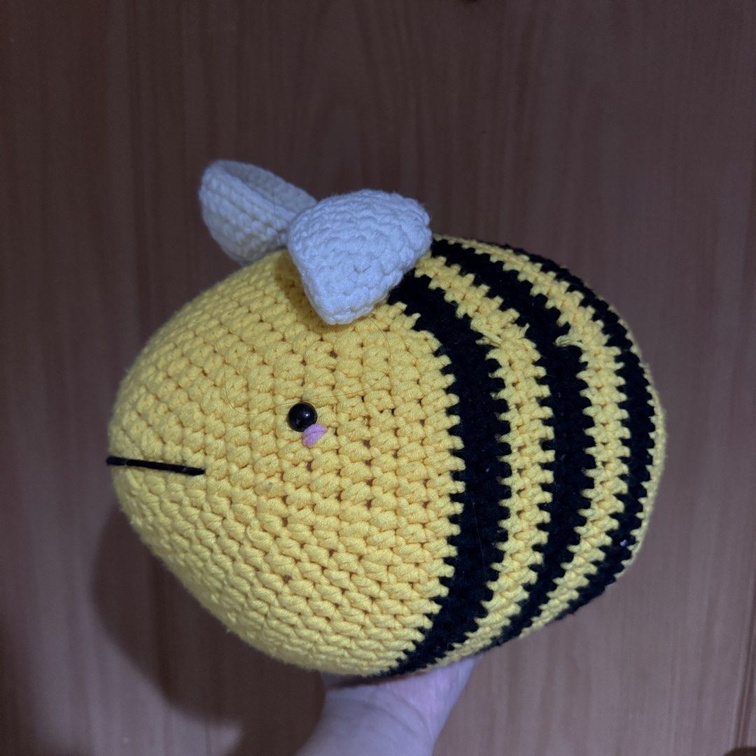 Bumblebee Crochet (XL) (Category: Longsleeves) located in Manila. Submitted by implusive_closet (Listing ID 1434294625, Image 3). Description: .