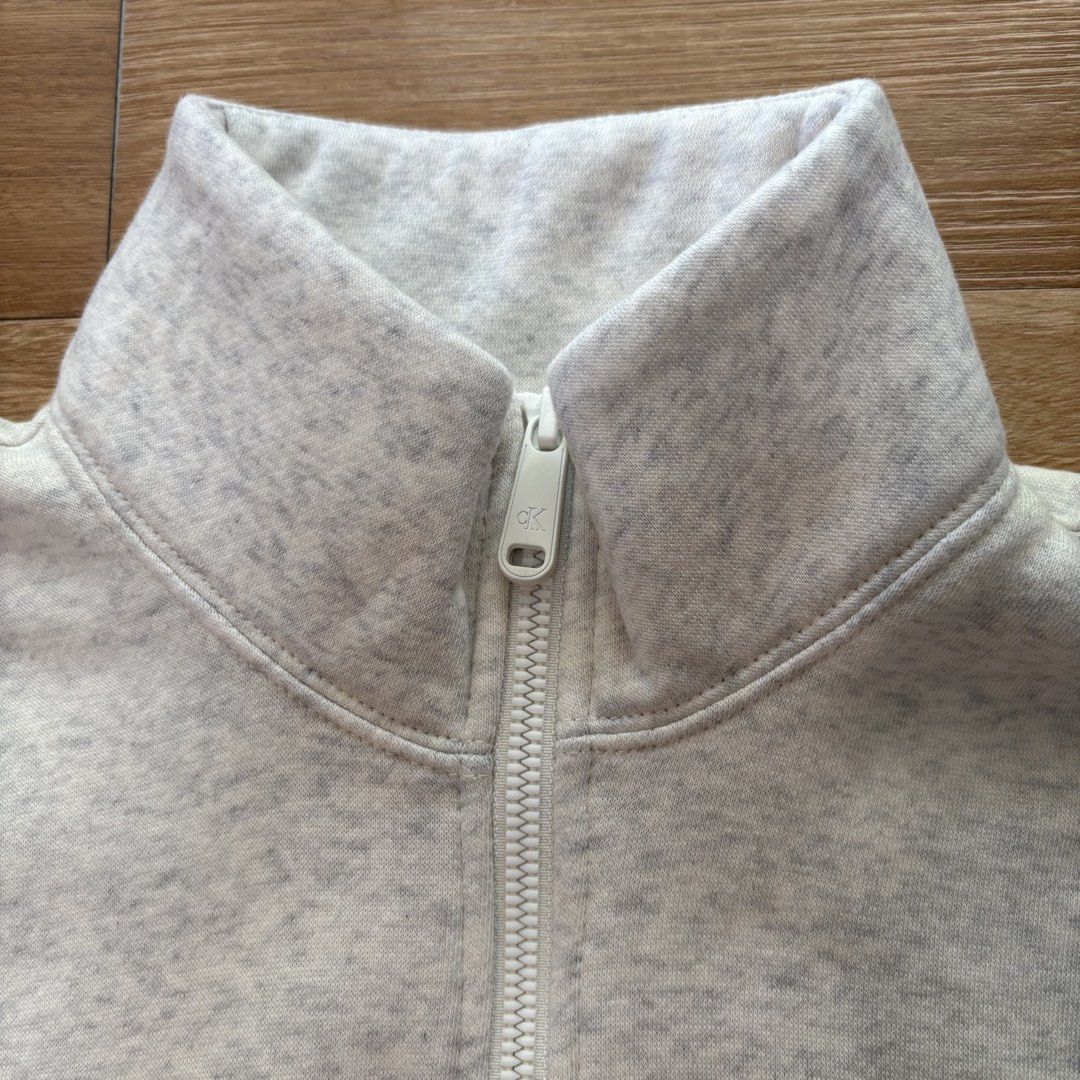 Calvin Klein Quarter Zip Sweatshirt (Category: Coats, Jackets and Outerwear) located in Baguio. Submitted by alwaysdeclutter1ng (Listing ID 1434386023, Image 3). Description: .
