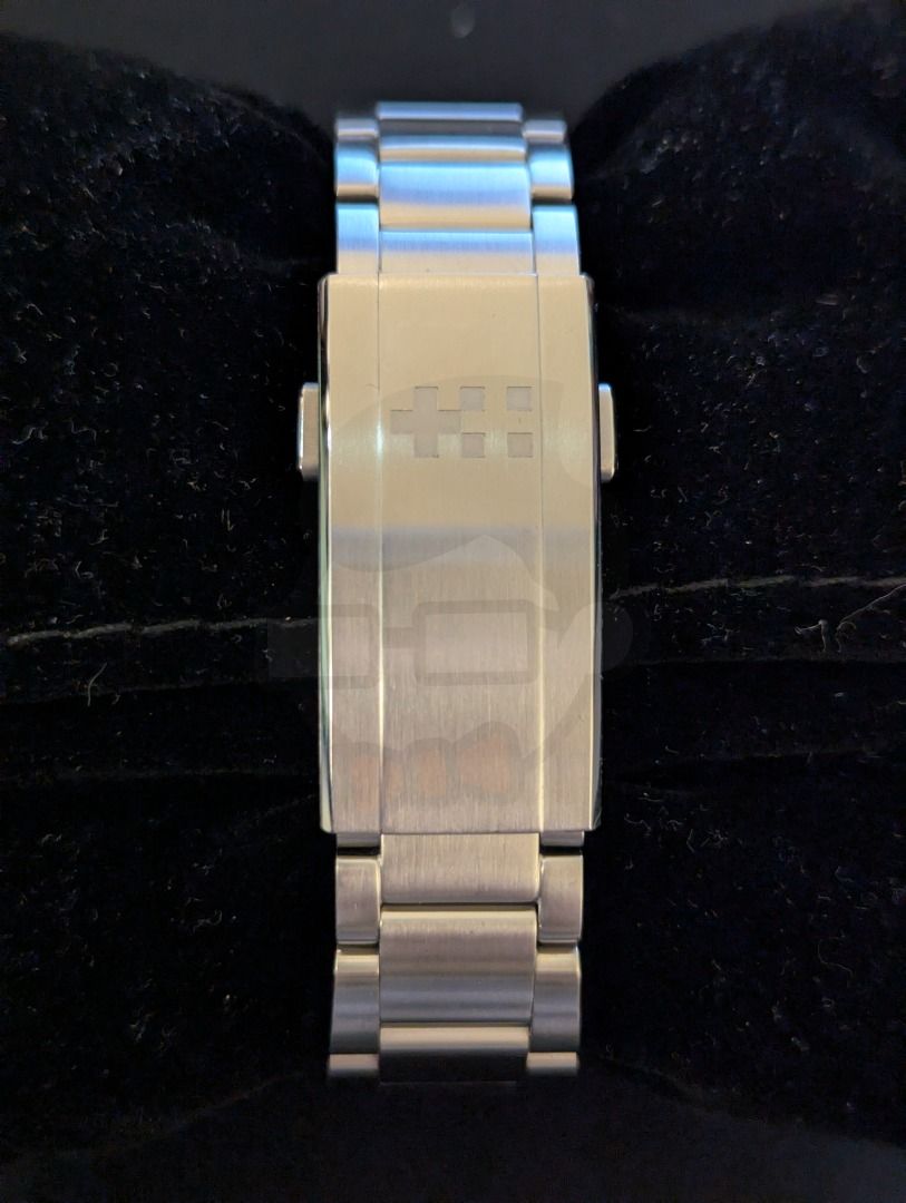 Christopher Ward C60 Trident Pro 300 40mm Pool Blue (Category: Luxury Watches) located in Quezon City. Submitted by nerd_herd (Listing ID 1434253797, Image 3). Description: Christopher Ward C60 Trident Pro 300 40mm Pool Blue Pre-owned / Used Good condition with some signs of use Complete boxed set Warranty dated February 12, 2026 This watch has been enjoyed and carries minor character marks from previous wear. I want to ensure it’s the right fit 