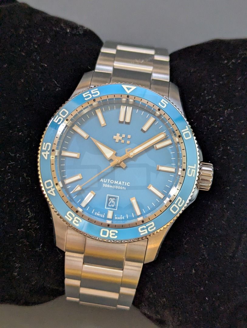 Christopher Ward C60 Trident Pro 300 40mm Pool Blue (Category: Luxury Watches) located in Quezon City. Submitted by nerd_herd (Listing ID 1434253797, Image 1). Description: Christopher Ward C60 Trident Pro 300 40mm Pool Blue Pre-owned / Used Good condition with some signs of use Complete boxed set Warranty dated February 12, 2026 This watch has been enjoyed and carries minor character marks from previous wear. I want to ensure it’s the right fit 