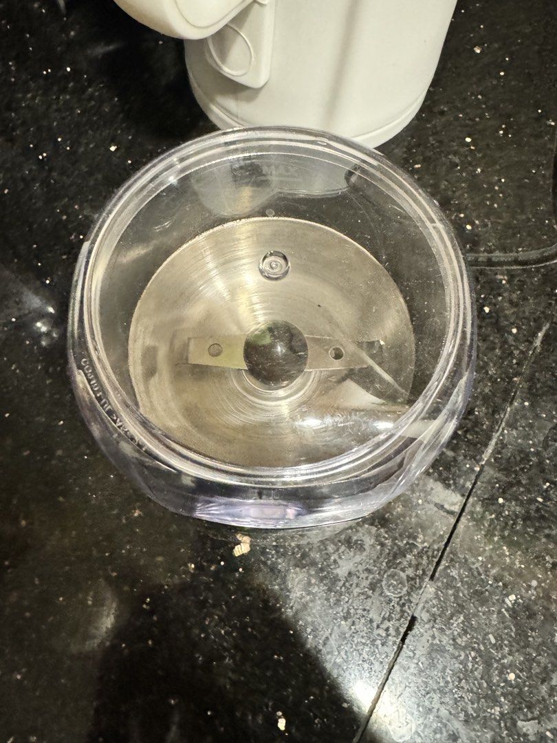 Decakila Coffee Grinder (Category: Coffee Machines & Makers) located in Quezon City. Submitted by moniquecloset (Listing ID 1434270813, Image 3). Description: .