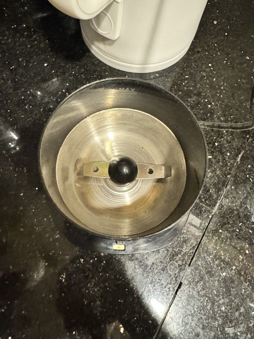 Decakila Coffee Grinder (Category: Coffee Machines & Makers) located in Quezon City. Submitted by moniquecloset (Listing ID 1434270813, Image 2). Description: .