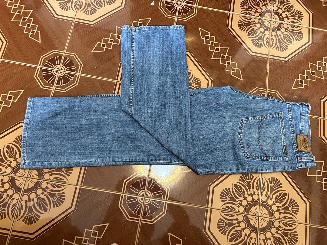 Dickies pants 38 (Category: Jeans) located in Manila. Submitted by mark_decluttering (Listing ID 1434215297, Image 1). Description: - Dickies - Straight leg cut - Medium wash.