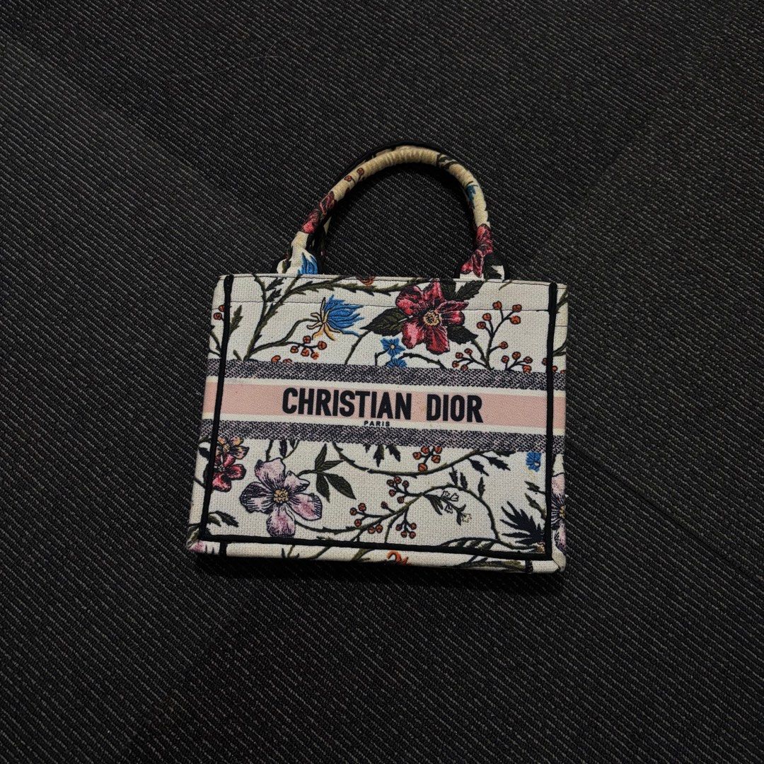 Dior book bag (Category: Luxury Bags & Wallets) located in Panabo. Submitted by bagitallph (Listing ID 1434235590, Image 1). Description: .