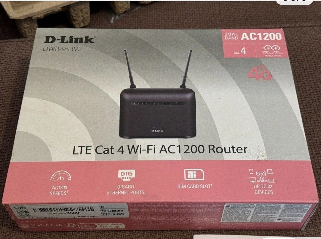 D-Link DWR-953V2 LTE Cat 4 Wi-Fi AC1200 Router