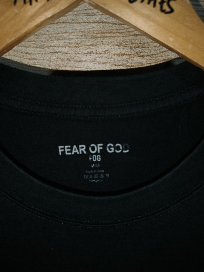 Fear of God Black T-shirt (Category: Tshirts & Polo Shirts ) located in Narra. Submitted by rhyanguan63087 (Listing ID 1434319987, Image 3). Description: - Fear of God T-shirt - Features a rubber logo - Color condition: 9.8/10 -tags are cut or missing - Size not indicated - Message for details!.