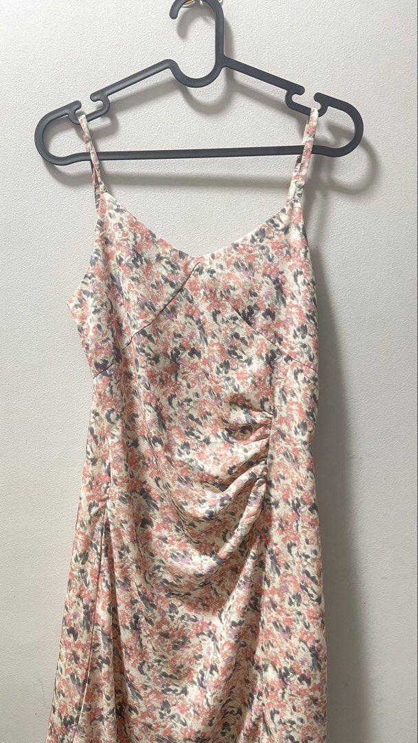 Floral Print Silk Strap Dress (Category: Dresses) located in Manila. Submitted by prettyfl4ck0 (Listing ID 1434226128, Image 1). Description: - fits xs to small - blessed by the thrift gods when i found this.