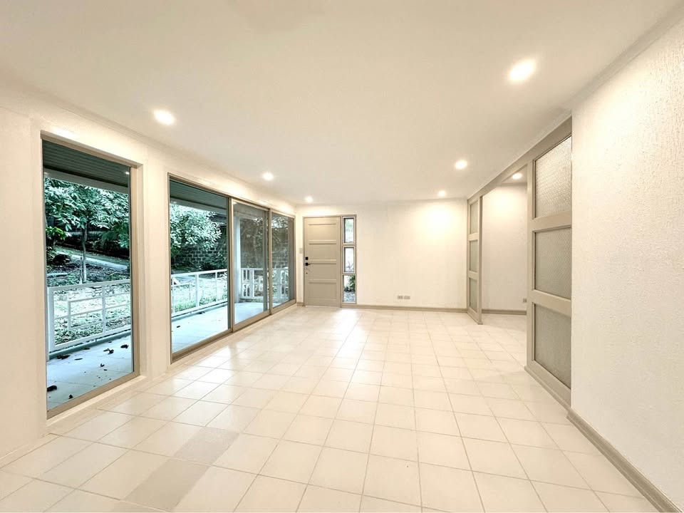 (Category: ) located in . Submitted by thatsbrokerraven (Listing ID 1434305376, Image 1). Description: .