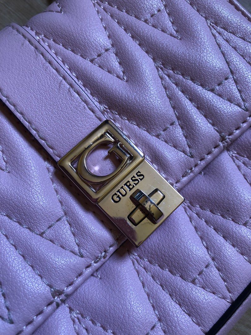 Guess bag (Category: Luxury Bags & Wallets) located in Manila. Submitted by retro-revival019 (Listing ID 1434188653, Image 2). Description: Guess bag almost new condition no issue 6L 7W .