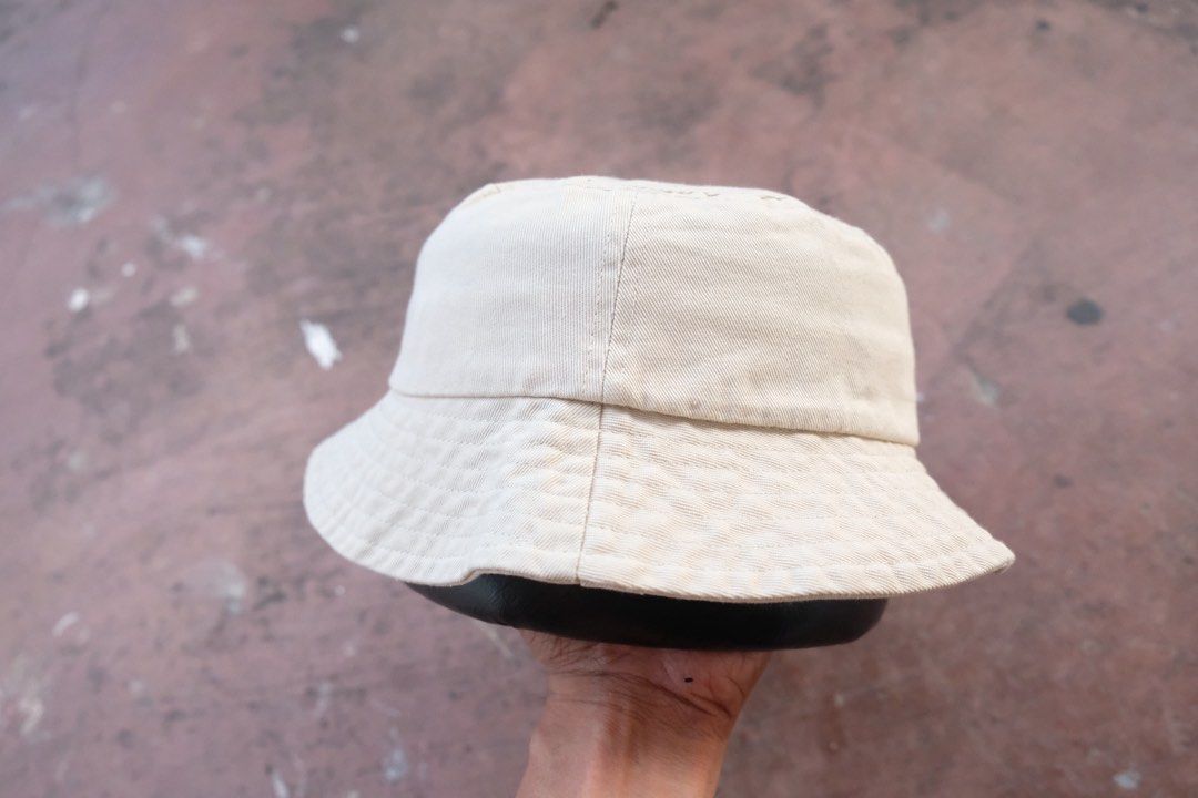 kangol bucket hat (Category: Caps & Hats) located in Cainta. Submitted by plus.eighty.one (Listing ID 1434306515, Image 2). Description: kangol bucket hat size M condition : 9/10 almost new.