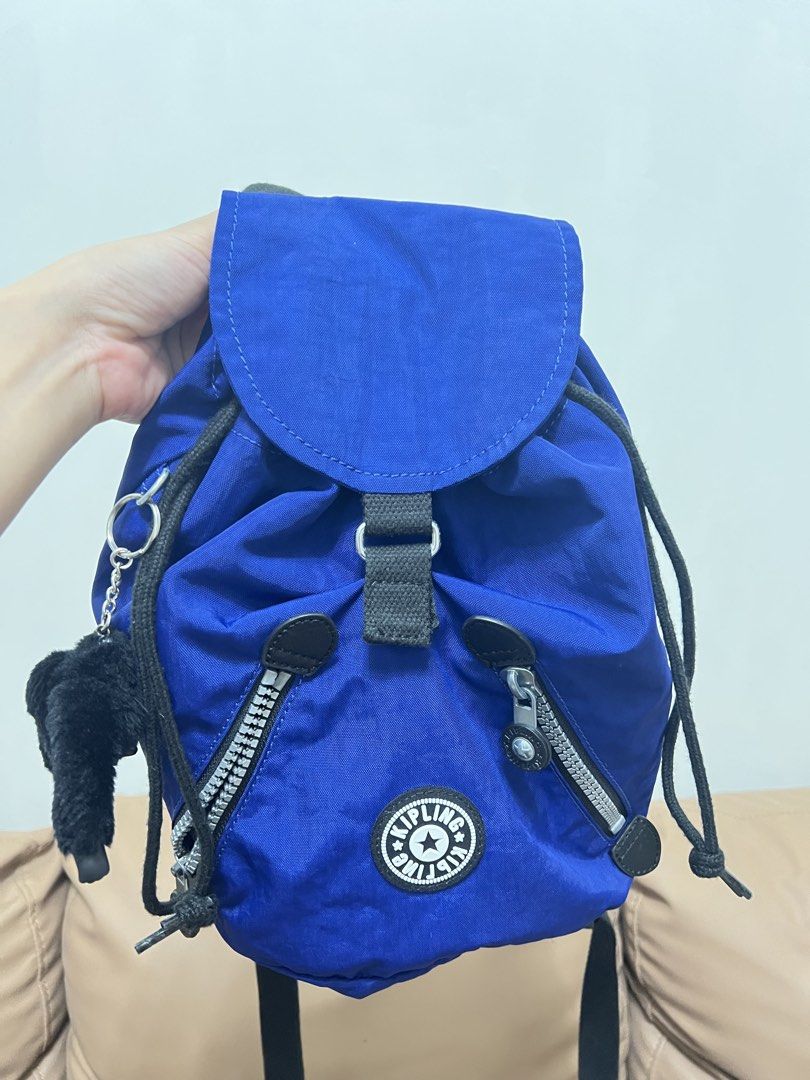 Kipling backpack （分類：背囊）位於 Hong Kong。 由 sophie_998 提交（商品編號 1434331116，圖片 1）。簡介： 小背包，使用一兩次，新舊如圖，順豐到付。