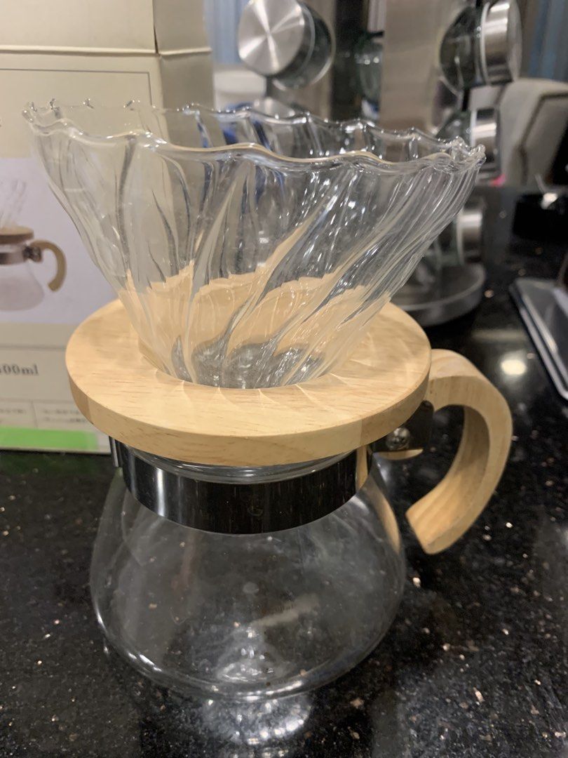 Kitinto Coffee Drip & Grinder (Category: Coffee & Tea Tableware) located in Quezon City. Submitted by moniquecloset (Listing ID 1434270235, Image 1). Description: Coffee drip used once Coffee grinder brand new.