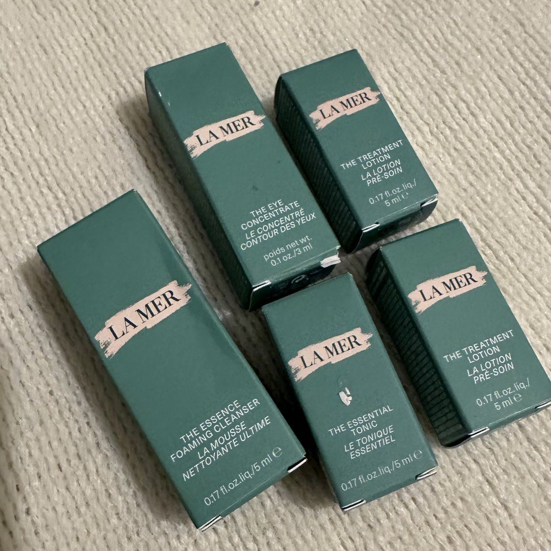 La Mer Skincare minis with Pouch (Category: Face Care) located in Cebu City. Submitted by crv_0501 (Listing ID 1434261070, Image 2). Description: - La Mer cosmetic pouch (teal color, with La Mer logo) - Includes skincare samples: - The Eye Concentrate - The Treatment Lotion - The Essence Foaming Cleanser - Ideal for travel or sampling La Mer products..