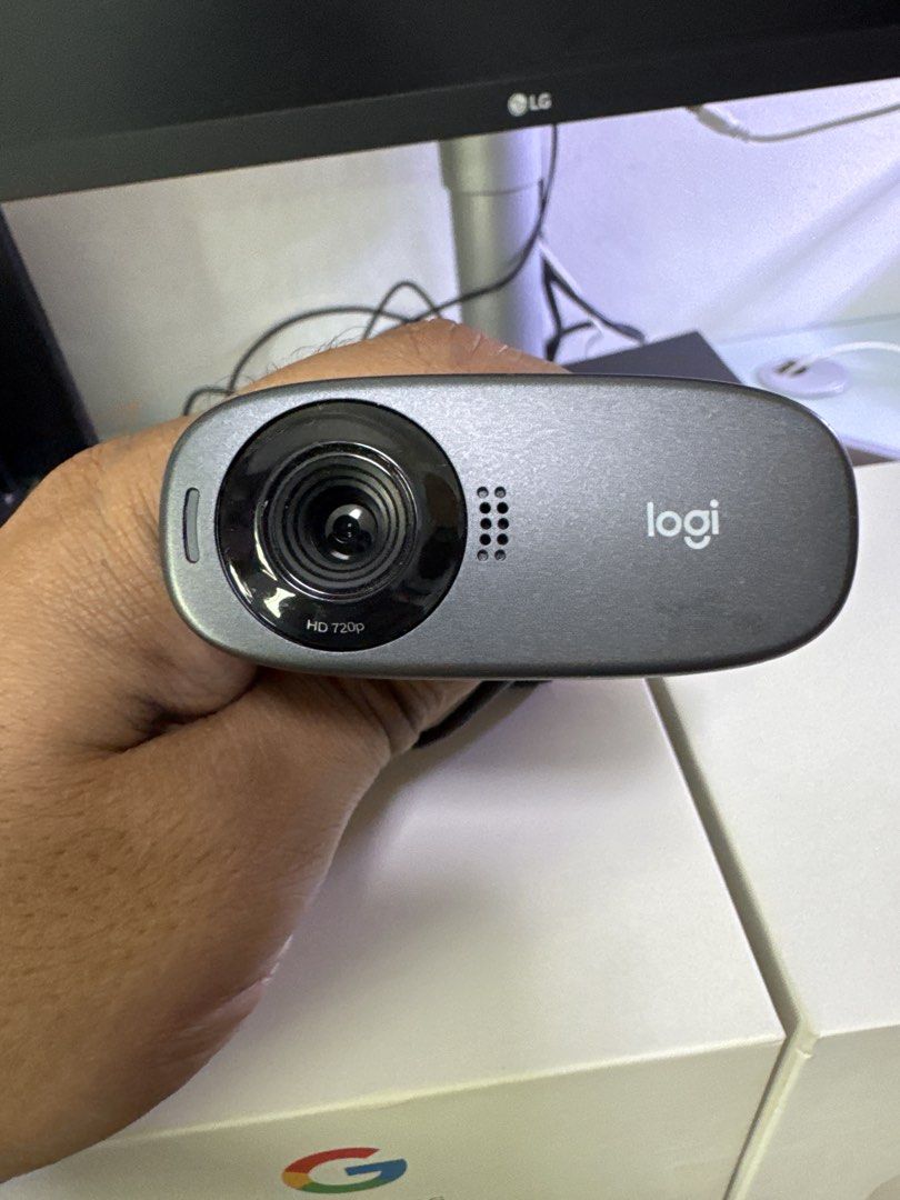 Logitech HD Webcam & Microsoft HD Webcam439443548883527680