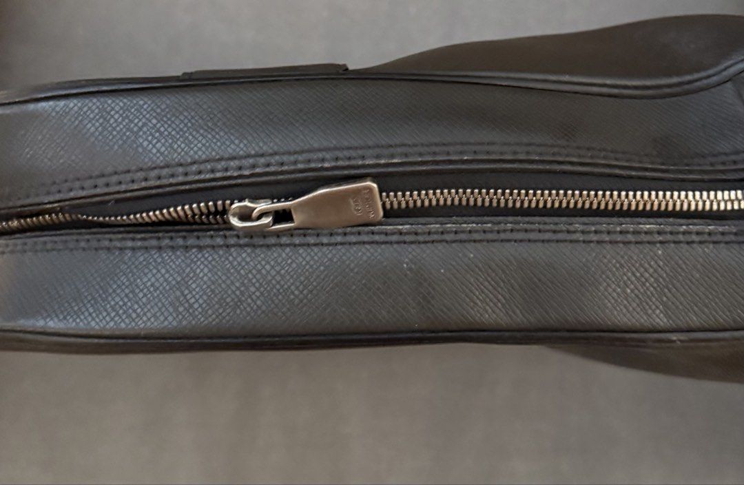 Louis Vuitton Taiga Neo Alexander briefcase (Category: Luxury Bags & Wallets) located in Taguig. Submitted by sunnyskies00 (Listing ID 1434219745, Image 3). Description: .