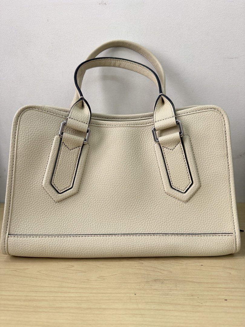 Marc Jacobs Drifter Satchel Bag (Category: Luxury Bags & Wallets) located in Quezon City. Submitted by sashiimii1720 (Listing ID 1434288300, Image 2). Description: - Cream-colored Marc Jacobs satchel bag - Top handle and detachable shoulder strap - Multiple interior compartments - Includes care card - Material: 100% cow split leather with polyurethane coating - Used a few times.