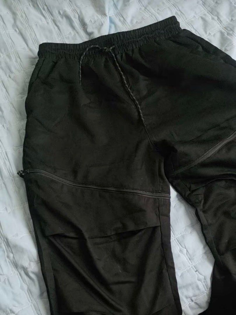 Mens cargo convertible pants shorts (Category: Joggers) located in Valenzuela. Submitted by baratoropa (Listing ID 1434230924, Image 2). Description: Once used RFS: maliit na Dimensions Length - 100 cm Hip - 112 cm Thigh - 56 cm Waist - 59-83 cm .