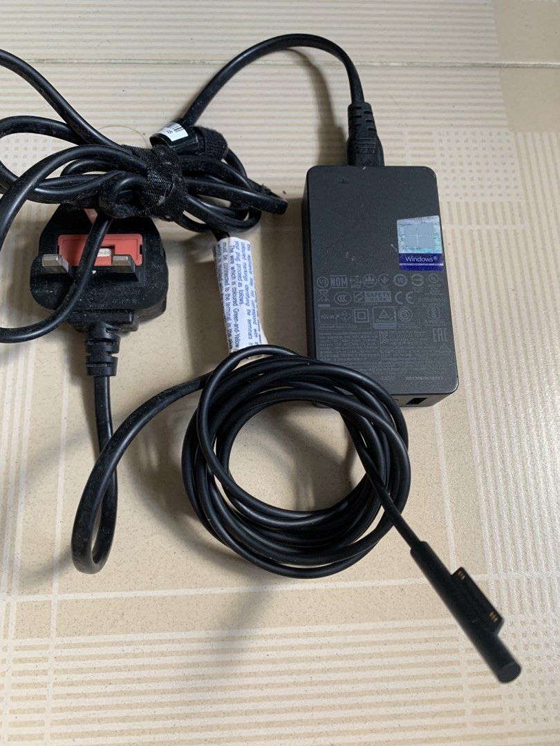 Microsoft Surface Charger model 1800 44W439437114968657920