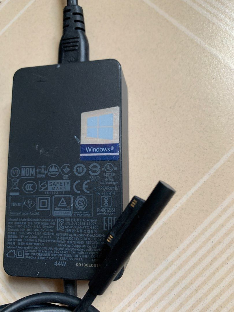 Microsoft Surface Charger model 1800 44W439437114968657921