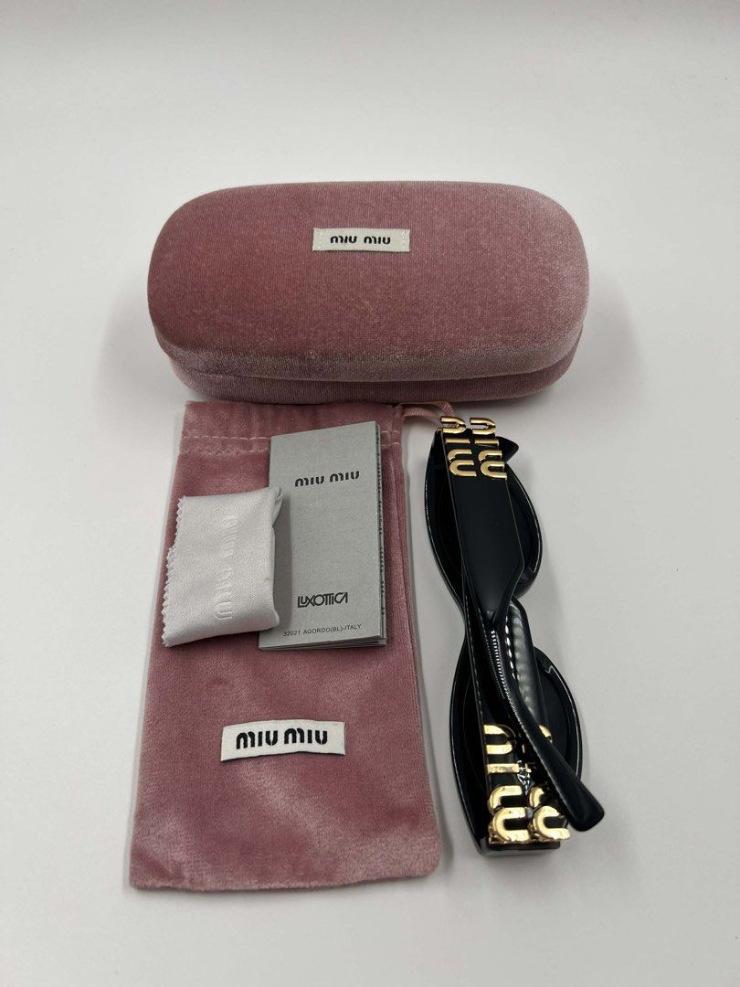 ▪️Miu Miu Sunglass (Category: Luxury Accessories) located in Makati City. Submitted by aveltot_rig (Listing ID 1434333837, Image 2). Description: Item: Miu Miu sunglass Condition: Like New! ✨ Includes case and cards. .