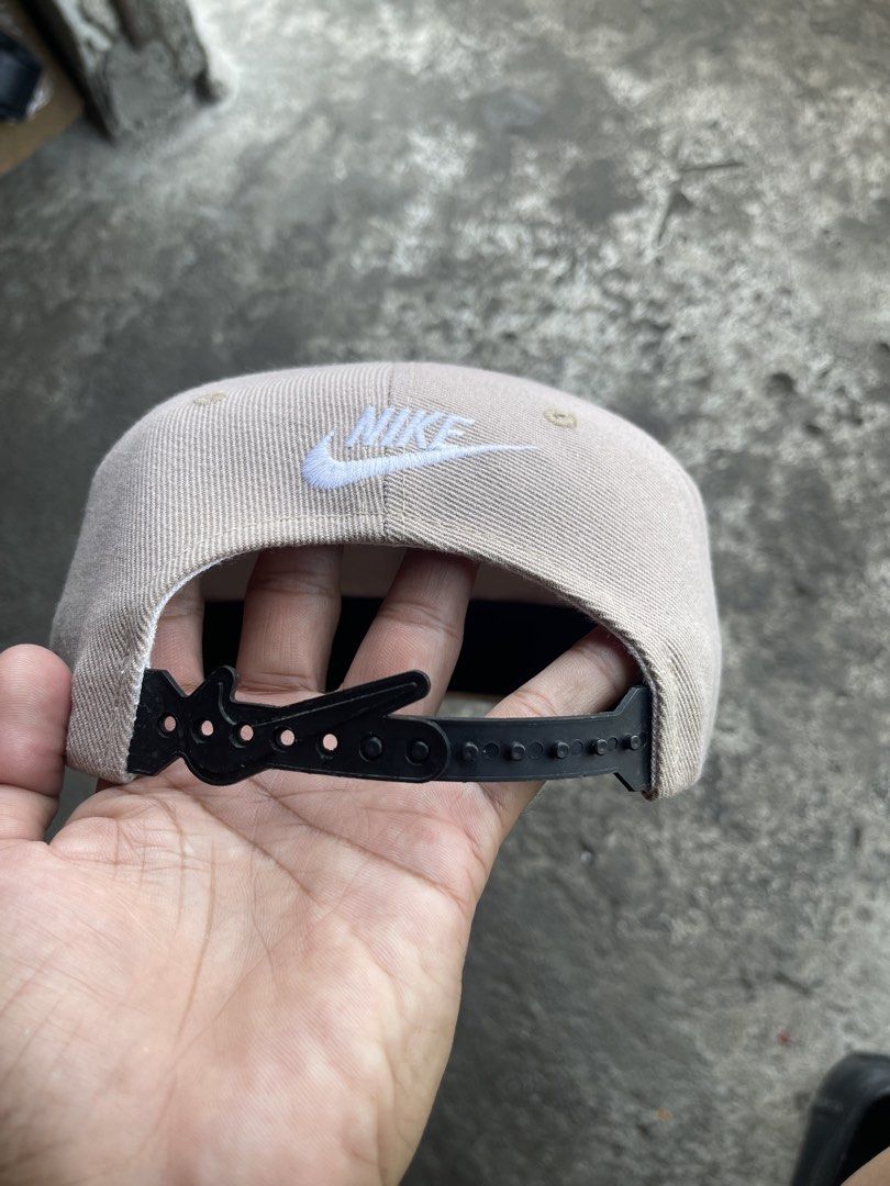 Nike Team Sports Cap (Category: Caps & Hats) located in Manila. Submitted by stuzzygod (Listing ID 1434199417, Image 3). Description: vintage nike nasa picture n ang details ng cap no issue s snap.