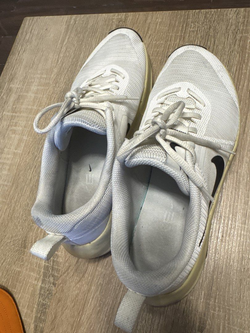 FLASH SALE!! Nike Training Shoes Metcon (Category: Sneakers) located in Manila. Submitted by itsyasseen (Listing ID 1434266457, Image 2). Description: - White Nike training shoes - Black Nike swoosh - Size: US 10, UK 9, EUR 44, CM 28 - Model: Q1831-101 - Yellow sole - White laces.