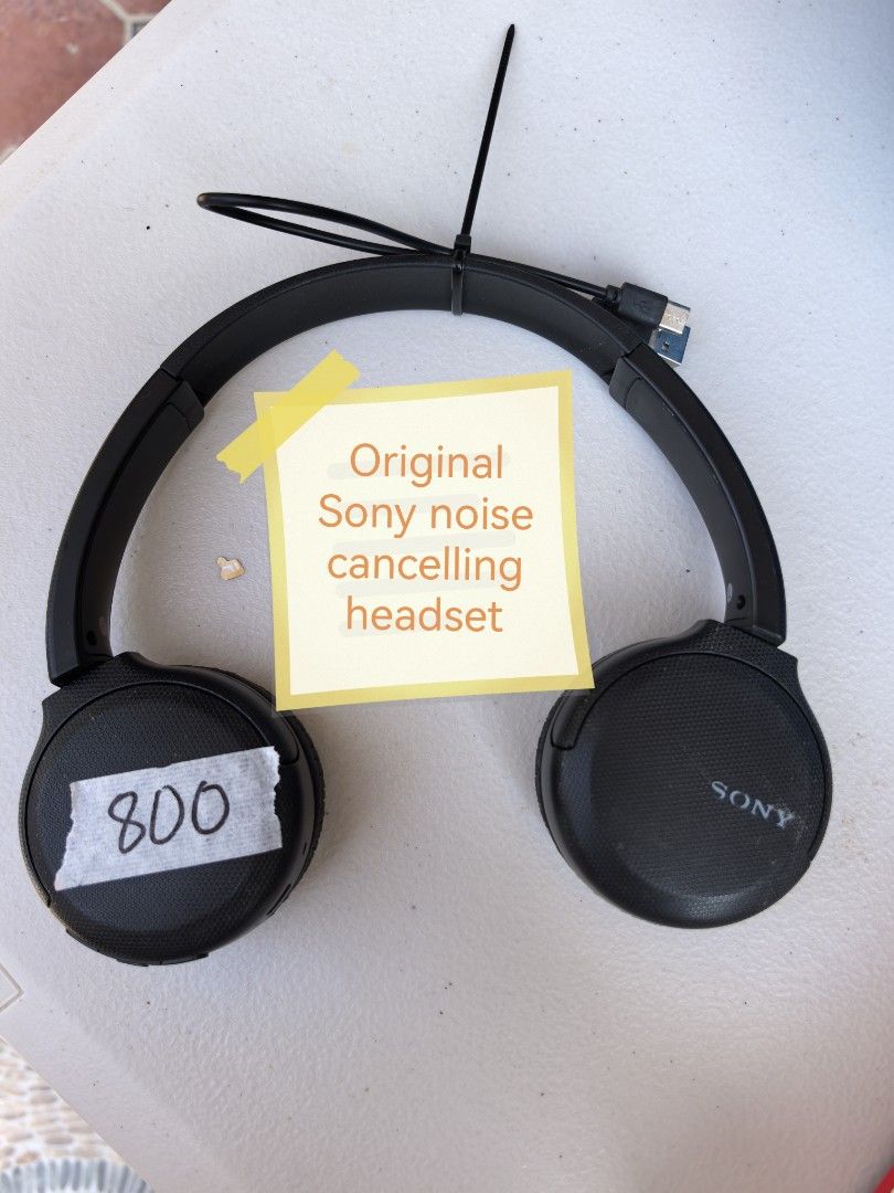Original Sony Noise Cancelling Headset (Category: Headphones & Headsets) located in Bacoor. Submitted by iraphine (Listing ID 1434231608, Image 1). Description: - Original Sony noise-cancelling headset - Color: Black - Condition: Good - Features: Cable included - Price: ₱800.