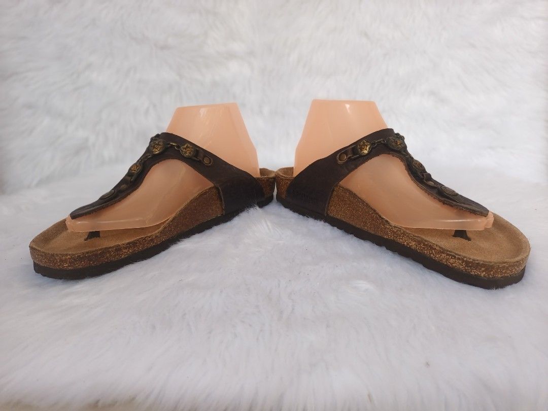 Preloved Birkenstock Gizeh (Category: Flats & Sandals) located in Labo. Submitted by uzzing_14 (Listing ID 1434300997, Image 2). Description: Original preloved BIRKS 💯 GIZEH SILVER METALLIC Size : 40 RF ⚠️ BAWAL PO SA MASELAN⚠️ 📍 Please manage your high expectation as you are buying PRELOVED ITEMS ‼️ 📍 Buy at your own risk ‼️ ❌No reservations ❌ No Cancellation/ No Return/ No exchange Nasa photos na po ang details 🥰 🔸️MODE OF PAYMENT : GCASH,