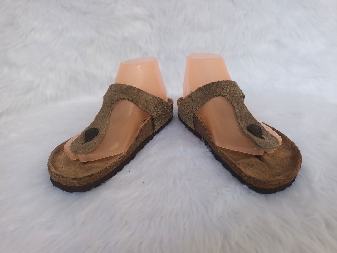 Preloved Birkenstock Gizeh Leather Strap (Category: Flats & Sandals) located in Labo. Submitted by uzzing_14 (Listing ID 1434298353, Image 2). Description: Original preloved BIRKS 💯 GIZEH Leather Strap Size : 39 NF ⚠️ BAWAL PO SA MASELAN⚠️ 📍 Please manage your high expectation as you are buying PRELOVED ITEMS ‼️ 📍 Buy at your own risk ‼️ ❌No reservations ❌ No Cancellation/ No Return/ No exchange Nasa photos na po ang details 🥰 🔸️MODE OF PAYM
