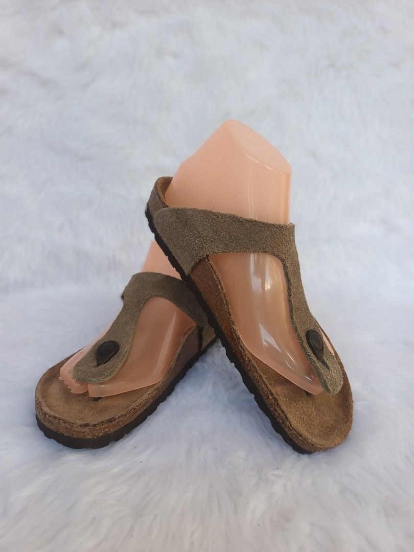 Preloved Birkenstock Gizeh Leather Strap (Category: Flats & Sandals) located in Labo. Submitted by uzzing_14 (Listing ID 1434298353, Image 1). Description: Original preloved BIRKS 💯 GIZEH Leather Strap Size : 39 NF ⚠️ BAWAL PO SA MASELAN⚠️ 📍 Please manage your high expectation as you are buying PRELOVED ITEMS ‼️ 📍 Buy at your own risk ‼️ ❌No reservations ❌ No Cancellation/ No Return/ No exchange Nasa photos na po ang details 🥰 🔸️MODE OF PAYM