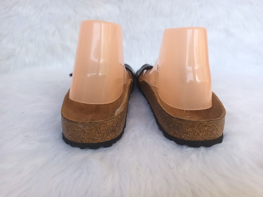 Preloved Birkenstock Piazza (Category: Flats & Sandals) located in Labo. Submitted by uzzing_14 (Listing ID 1434299438, Image 3). Description: Original preloved BIRKS 💯 PIAZZA Size : 40 NF ⚠️ BAWAL PO SA MASELAN⚠️ 📍 Please manage your high expectation as you are buying PRELOVED ITEMS ‼️ 📍 Buy at your own risk ‼️ ❌No reservations ❌ No Cancellation/ No Return/ No exchange Nasa photos na po ang details 🥰 🔸️MODE OF PAYMENT : GCASH, MAYA & UNION 