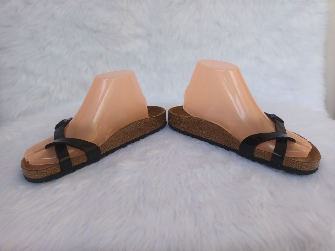 Preloved Birkenstock Piazza (Category: Flats & Sandals) located in Labo. Submitted by uzzing_14 (Listing ID 1434299438, Image 2). Description: Original preloved BIRKS 💯 PIAZZA Size : 40 NF ⚠️ BAWAL PO SA MASELAN⚠️ 📍 Please manage your high expectation as you are buying PRELOVED ITEMS ‼️ 📍 Buy at your own risk ‼️ ❌No reservations ❌ No Cancellation/ No Return/ No exchange Nasa photos na po ang details 🥰 🔸️MODE OF PAYMENT : GCASH, MAYA & UNION 