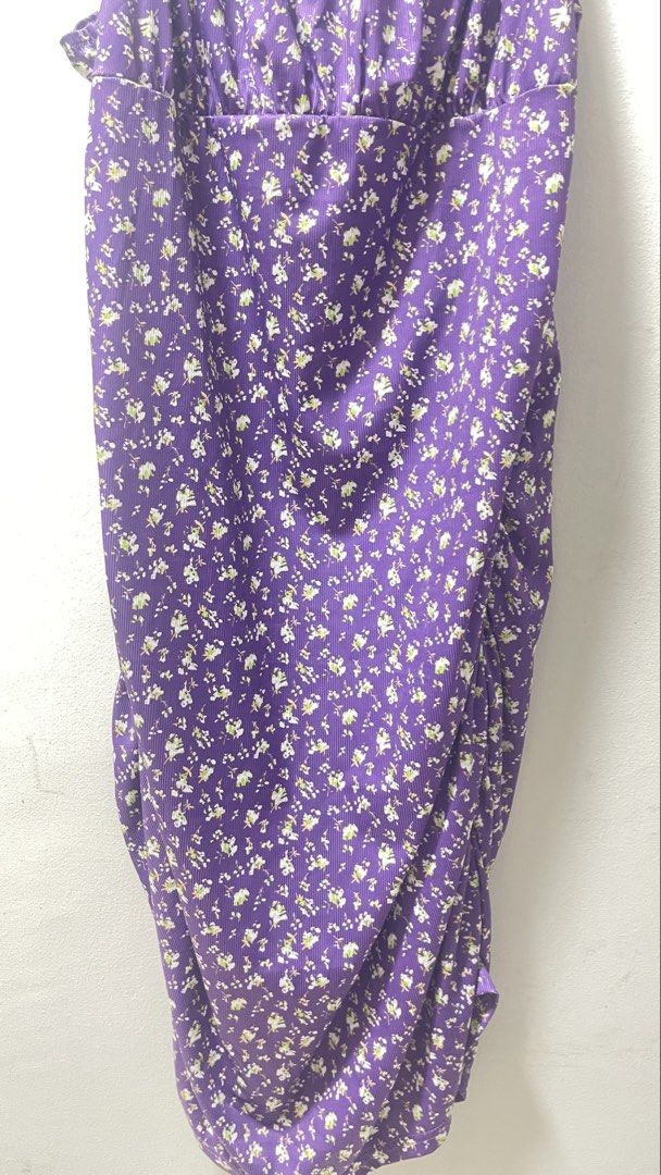 Purple Floral Dress (Category: Dresses) located in Manila. Submitted by prettyfl4ck0 (Listing ID 1434228302, Image 2). Description: - long summer dress that firs medium to large .