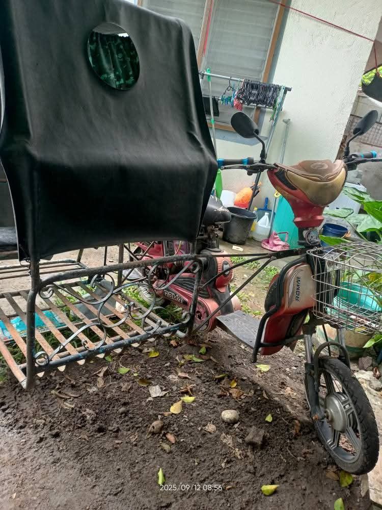 Romai Phoenix Ebike with sidecar (Category: Everything Else Others) located in Muntinlupa City. Submitted by marim45981 (Listing ID 1434196921, Image 1). Description: Baka may mapa-ibig.. 7k nalang 👉 Romai Phoenix Ebike with Sidecar Dead Battery na. Dala kayo battery para maiuwi niyo. 48V 12AH yung battery na kailangan. With Key, Charger. All lights / Signal Lights are Working. Kayo nalang mag-pintura ng sidecar at mag-paganda. What you see is w