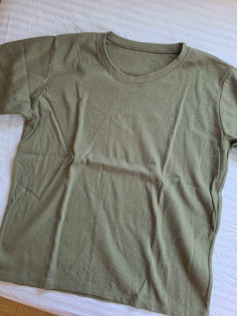 Seaweed Crew Neck T-shirt (Category: Shirts) located in Calamba. Submitted by minabubu (Listing ID 1434273112, Image 2). Description: - like new - can fit L to 3XL - rfs: decluttering - last price posted - no when worn photos - sf c/o buyer - from Laguna but can also ship from BGC.