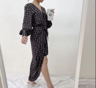 (Category: ) located in . Submitted by jtia_designer_luxury_fashion (Listing ID 1434191349, Image 1). Description: .