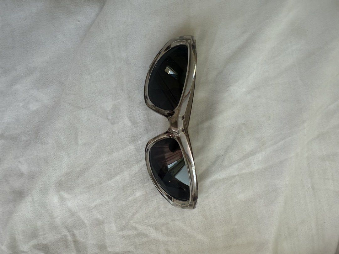 Silver Sunglasses (Category: Sunglasses & Eyewear) located in Manila. Submitted by cstdjyc (Listing ID 1434183573, Image 1). Description: - Stylish silver sunglasses - Dark lenses for sun protection - Sleek, modern frame - Adds elegance to any outfit - A great accessory.