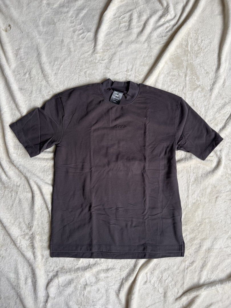SKOOP Mock Neck T-shirt (Category: Tshirts & Polo Shirts ) located in Manila. Submitted by ffranzledesma (Listing ID 1434271814, Image 1). Description: - SKOOP mock neck t-shirt - Color: Muted gray - Features subtle embroidered SKOOP logo - Comfortable fit - Short sleeves - Brand new with tags Description: size xs (fits s) not worn yet Dimes: L - 26 in W - 19.5 in MOP: Gcash or Maya MOD: Lalamove or J&T.