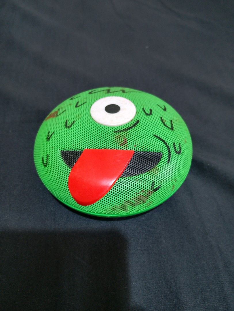 Smiggle Monster Bluetooth Speaker (Category: Soundbars, Speakers & Amplifiers) located in Manila. Submitted by boyhet.thrift15 (Listing ID 1434223419, Image 1). Description: - Smiggle Bluetooth speaker - Fun monster design - Green body with red tongue and single eye - Volume control buttons - Charging port: USB Micro - In working condition - Perfect for music on the go - used item - selling 800.