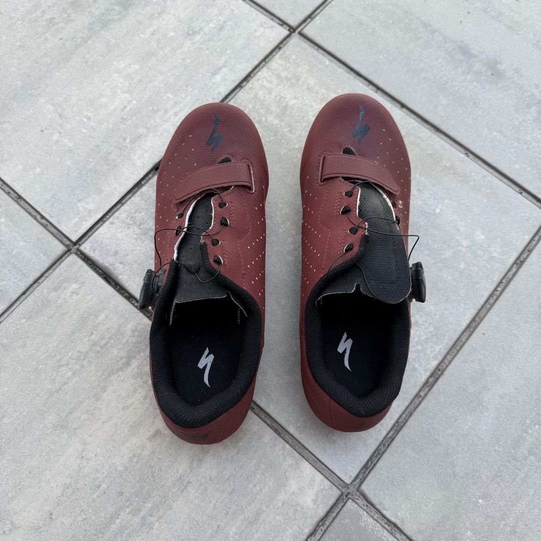 Specialized Torch 1.0 Cycling Shoes - Size 39 (Category: Parts & Accessories) located in Singapore. Submitted by onetwotwelve (Listing ID 1434235501, Image 1). Description: - Specialized Torch 1.0 cycling shoes - Size: 39 - Color: Burgundy - Condition: Good, with some signs of wear - Includes cleats - Ideal for road cycling - Please view photos for details.