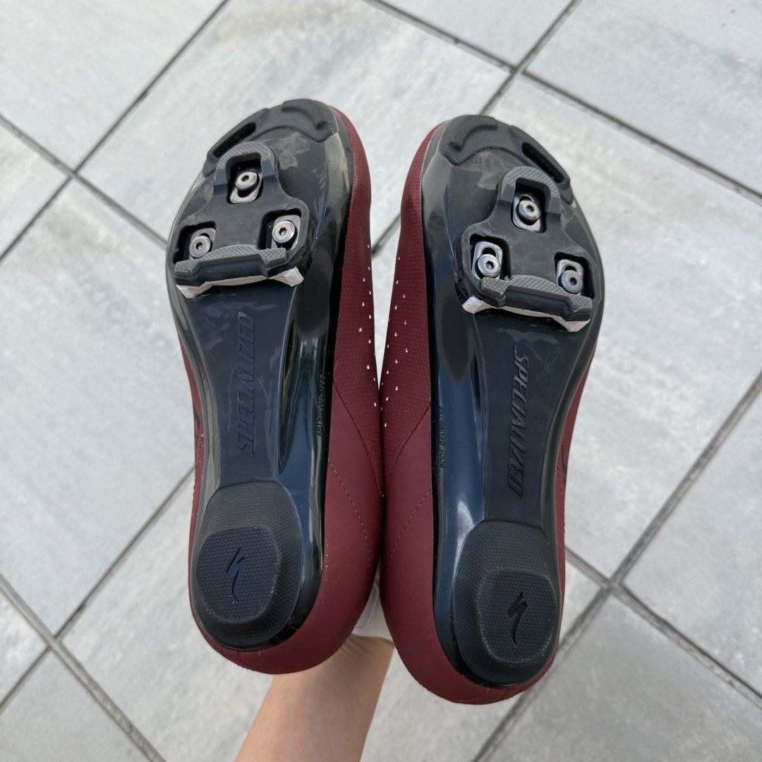 Specialized Torch 1.0 Cycling Shoes - Size 39 (Category: Parts & Accessories) located in Singapore. Submitted by onetwotwelve (Listing ID 1434235501, Image 2). Description: - Specialized Torch 1.0 cycling shoes - Size: 39 - Color: Burgundy - Condition: Good, with some signs of wear - Includes cleats - Ideal for road cycling - Please view photos for details.