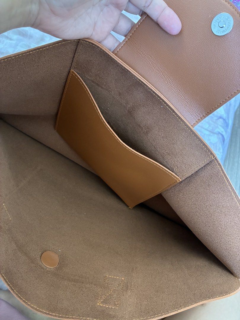 Straightforward Tote Bag (Category: Tote Bags) located in Guagua. Submitted by paudf (Listing ID 1434220893, Image 3). Description: - Brand: Straightforward - Color: Brown - Design: Minimalist - Closure: Magnetic flap - Features: Inner pocket - Handles: Two - Condition: Lightly Used.