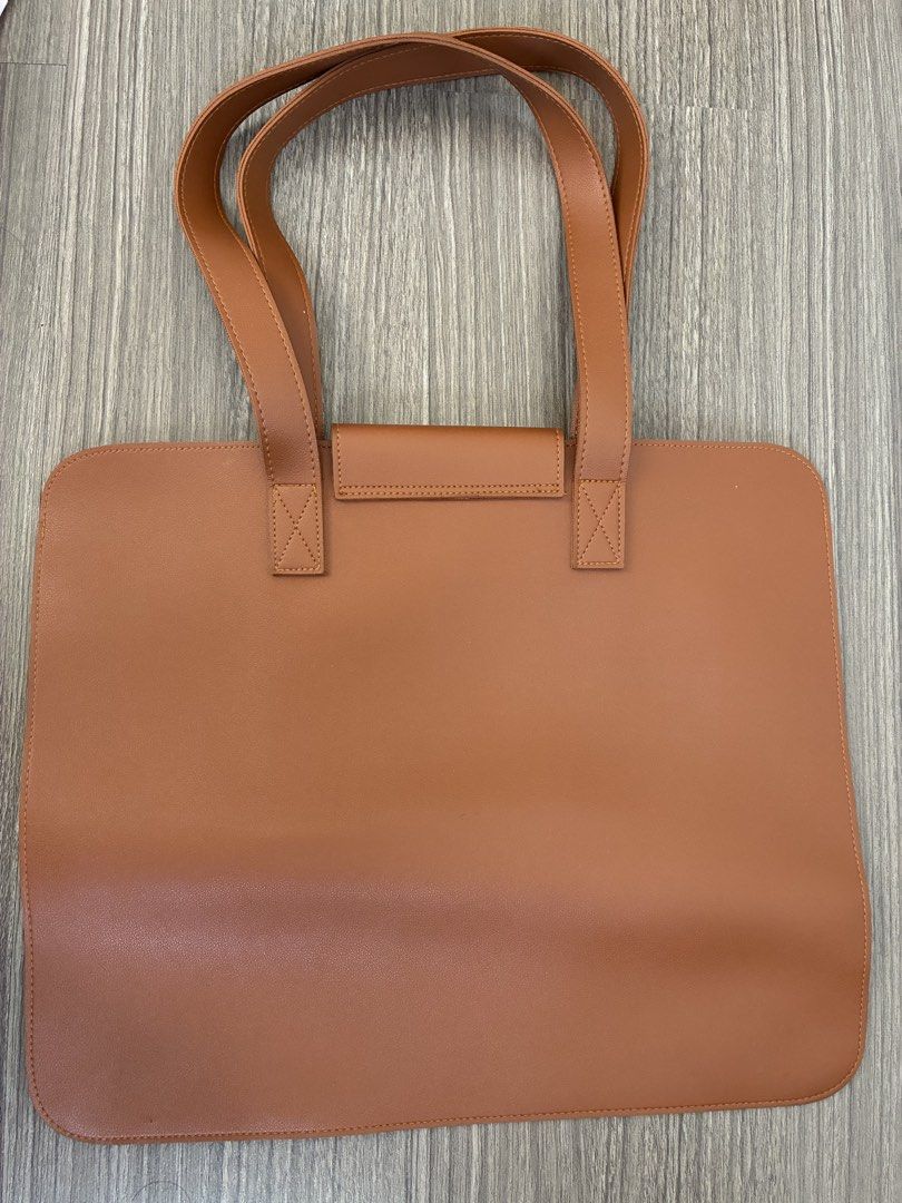 Straightforward Tote Bag (Category: Tote Bags) located in Guagua. Submitted by paudf (Listing ID 1434220893, Image 2). Description: - Brand: Straightforward - Color: Brown - Design: Minimalist - Closure: Magnetic flap - Features: Inner pocket - Handles: Two - Condition: Lightly Used.