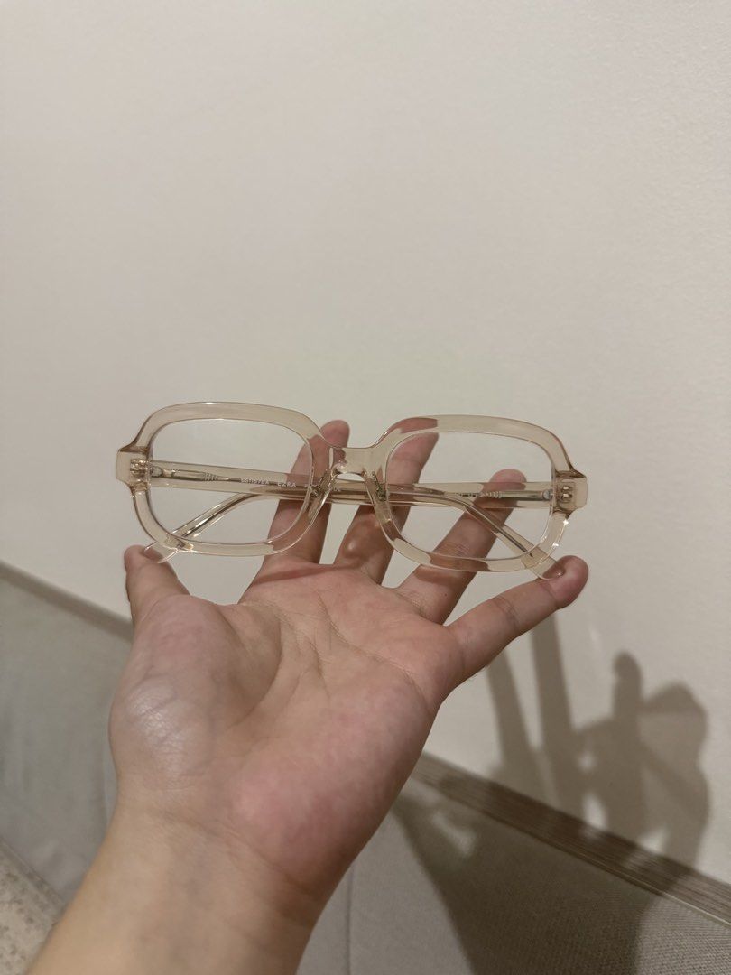 Sunnies Ezra Pale Nude (Category: Sunglasses & Eyewear) located in Manila. Submitted by che_ry (Listing ID 1434295744, Image 1). Description: Replacable lens -1.75 left -2.25 right.