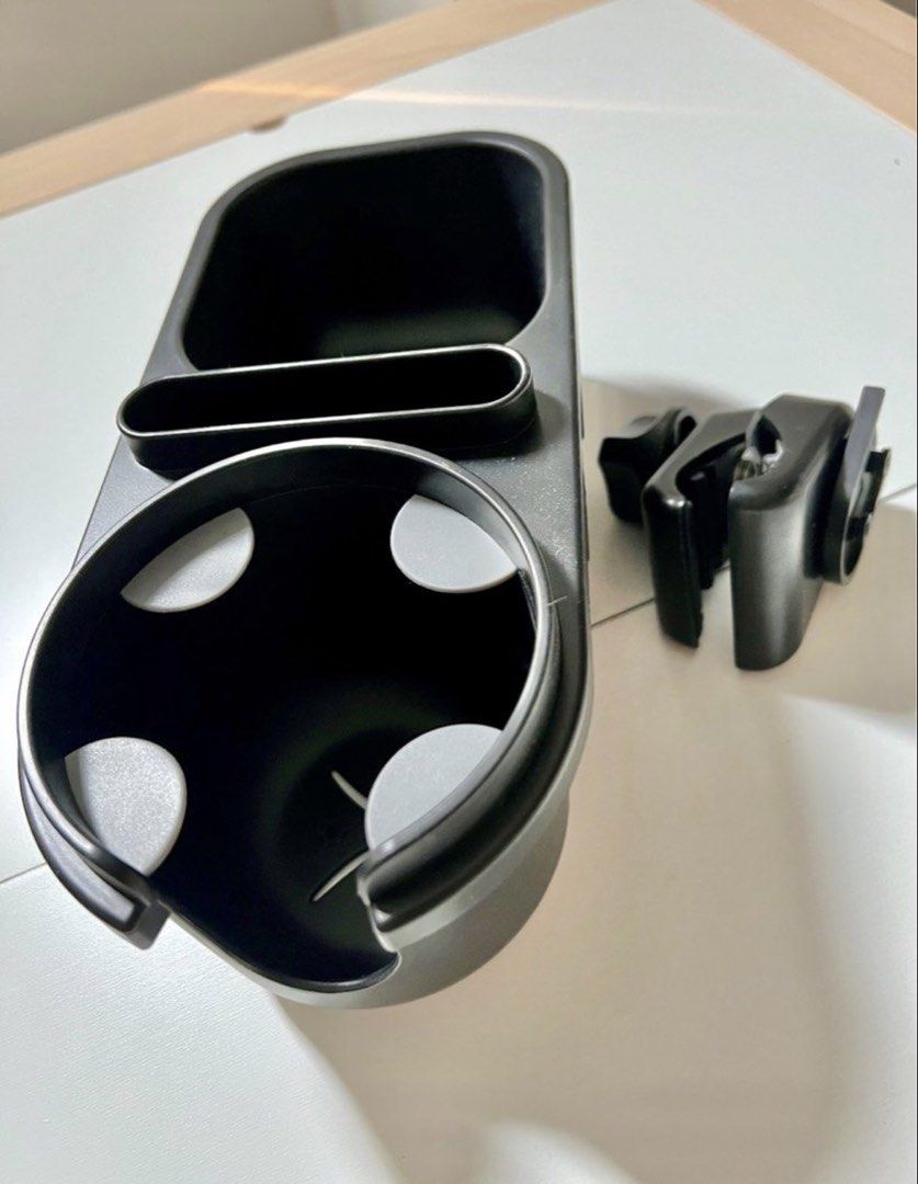 Sunvenp 3-in-1 Universal Stroller Cup Holder (Category: Strollers) located in Manila. Submitted by khaeeeeee (Listing ID 1434254981, Image 3). Description: - 3-in-1 Stroller Organizer: Holds drinks, phone, and small items. - Features: - Cup holder - Small compartment - Larger tray - Color: Black - Universal clamp: Easy to attach to most stroller handles. - Practical accessory for parents..