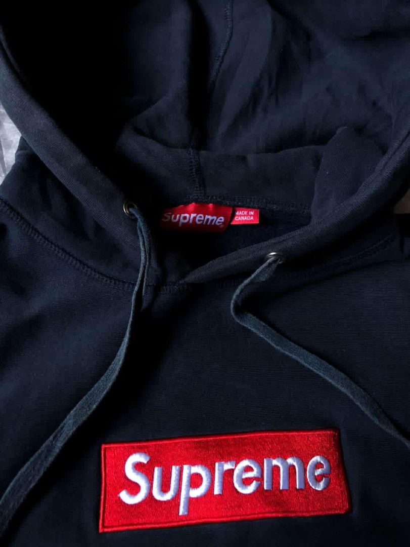 Supreme Box Logo (Category: Hoodies) located in Taguig. Submitted by marked_item (Listing ID 1434333444, Image 2). Description: - m on tag 22x27 dimes honest issue low color rate sa ribbings di mo iindahin crispy condition negotiable .
