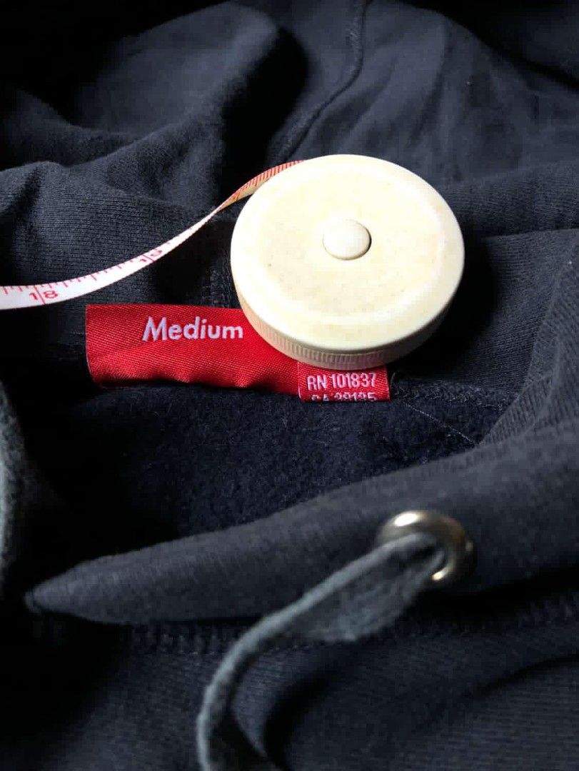 Supreme Box Logo (Category: Hoodies) located in Taguig. Submitted by marked_item (Listing ID 1434333444, Image 3). Description: - m on tag 22x27 dimes honest issue low color rate sa ribbings di mo iindahin crispy condition negotiable .