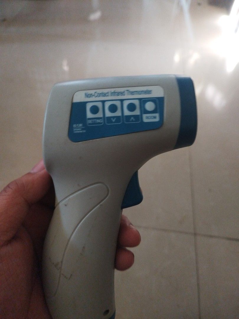 Thermometer gun (Category: Thermometers) located in San Rafael. Submitted by jflshoppe1989 (Listing ID 1434257555, Image 1). Description: .